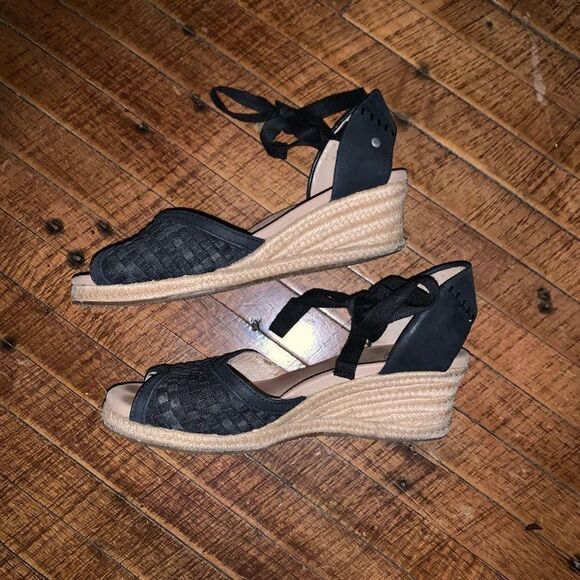 Uggs Delmer navy woven raffia strappy size 7 peep toe wedge sandals - Picture 4 of 5